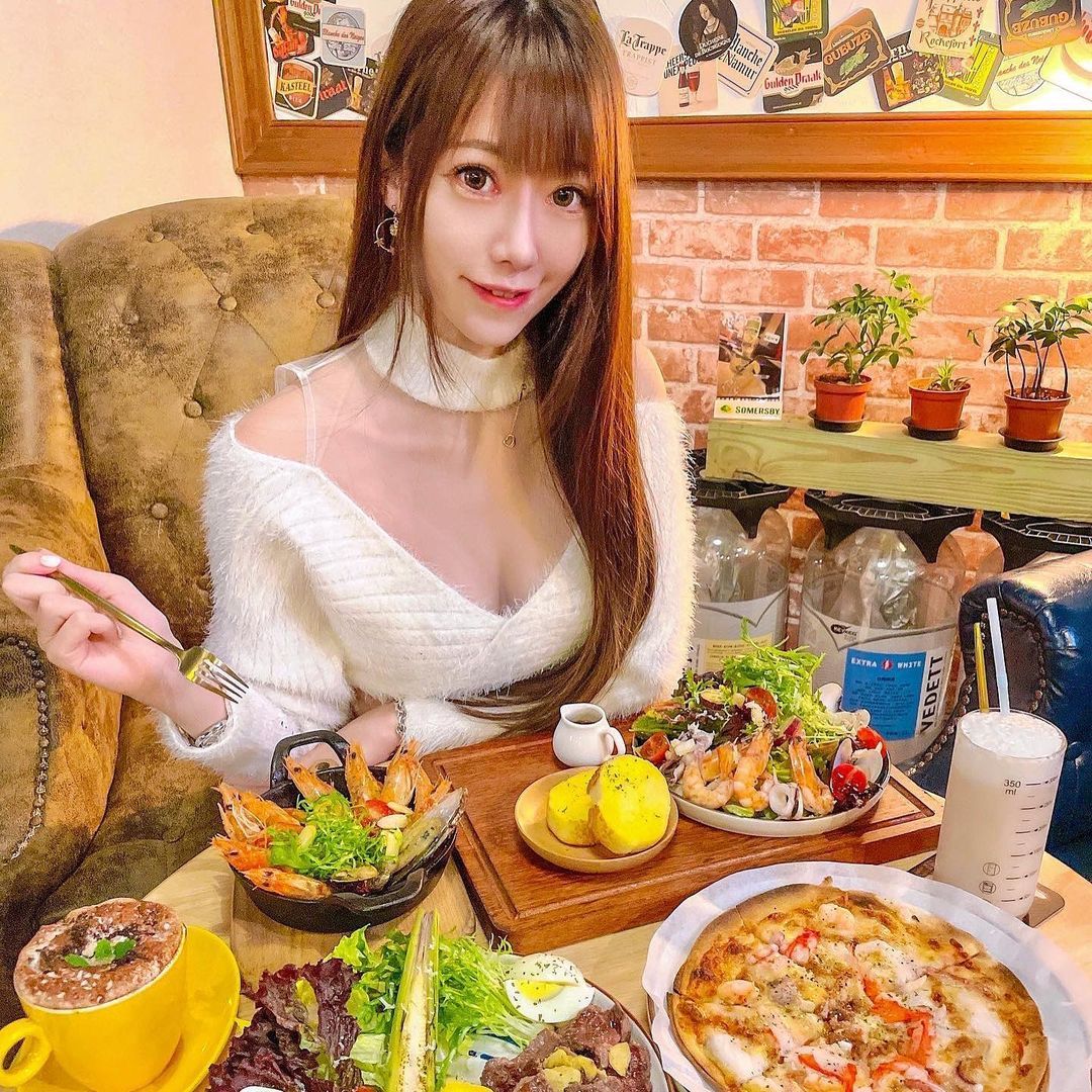 女郎「Micky吴芸帆」外型甜美清秀，十分讨喜！