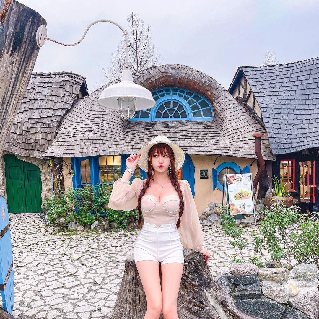 女郎「Micky吴芸帆」外型甜美清秀，十分讨喜！