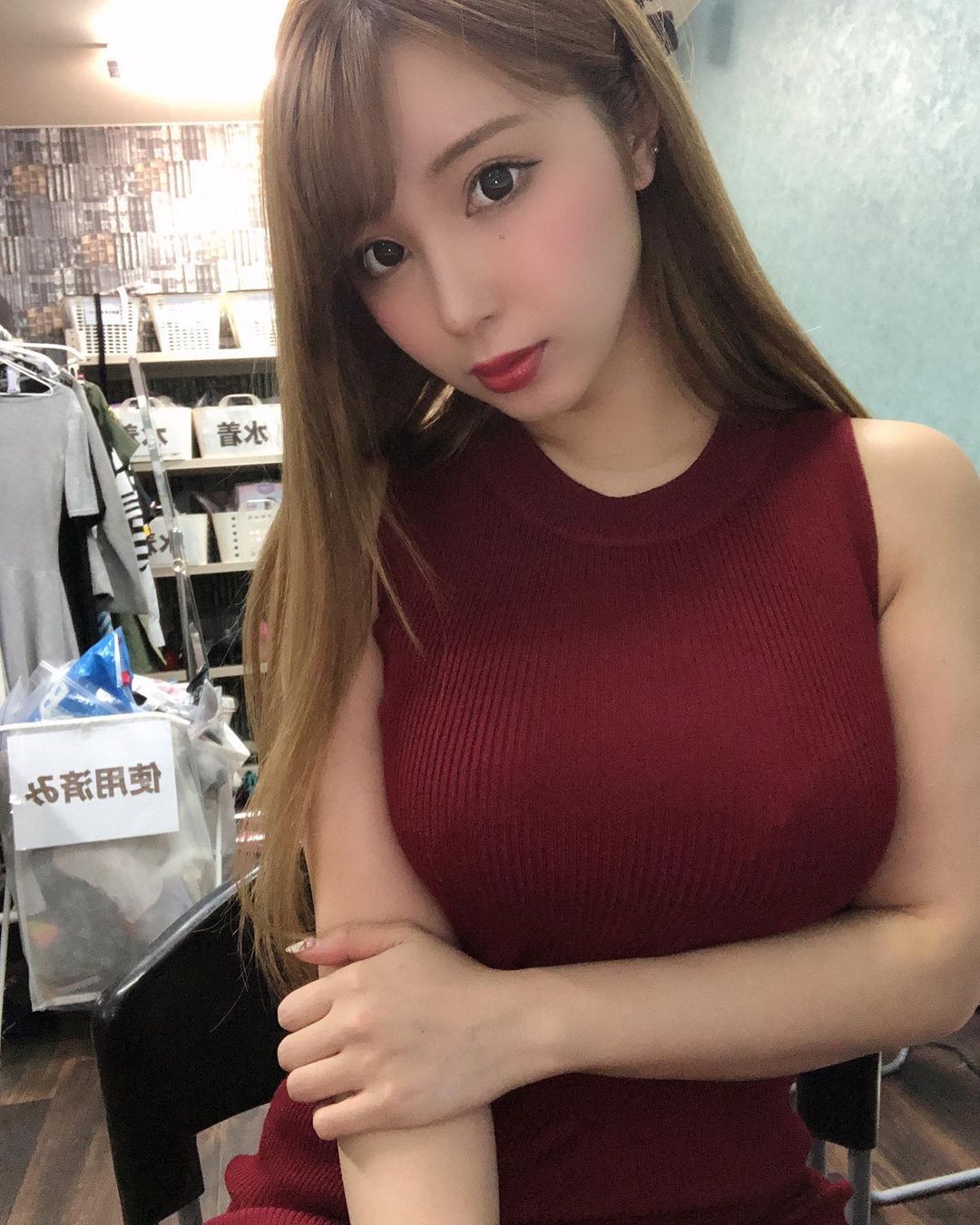 气质出众的柜台小姐转职当写真女星！超正