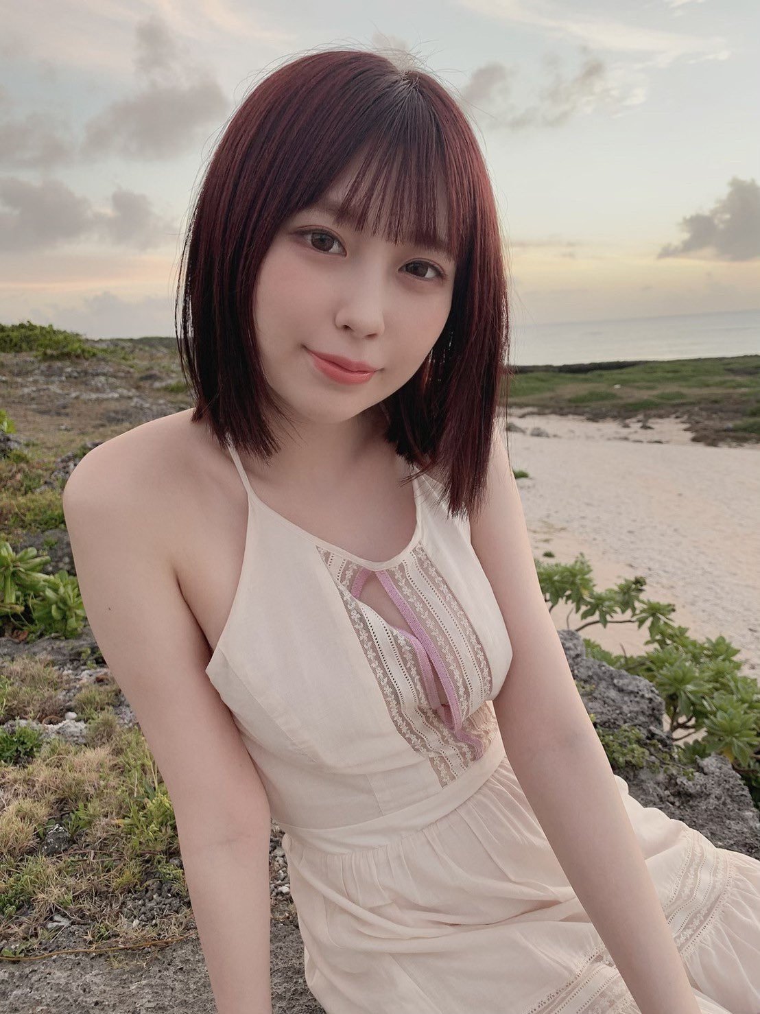 22岁的宫内凛推出第一本写真集 高颜值大获好评