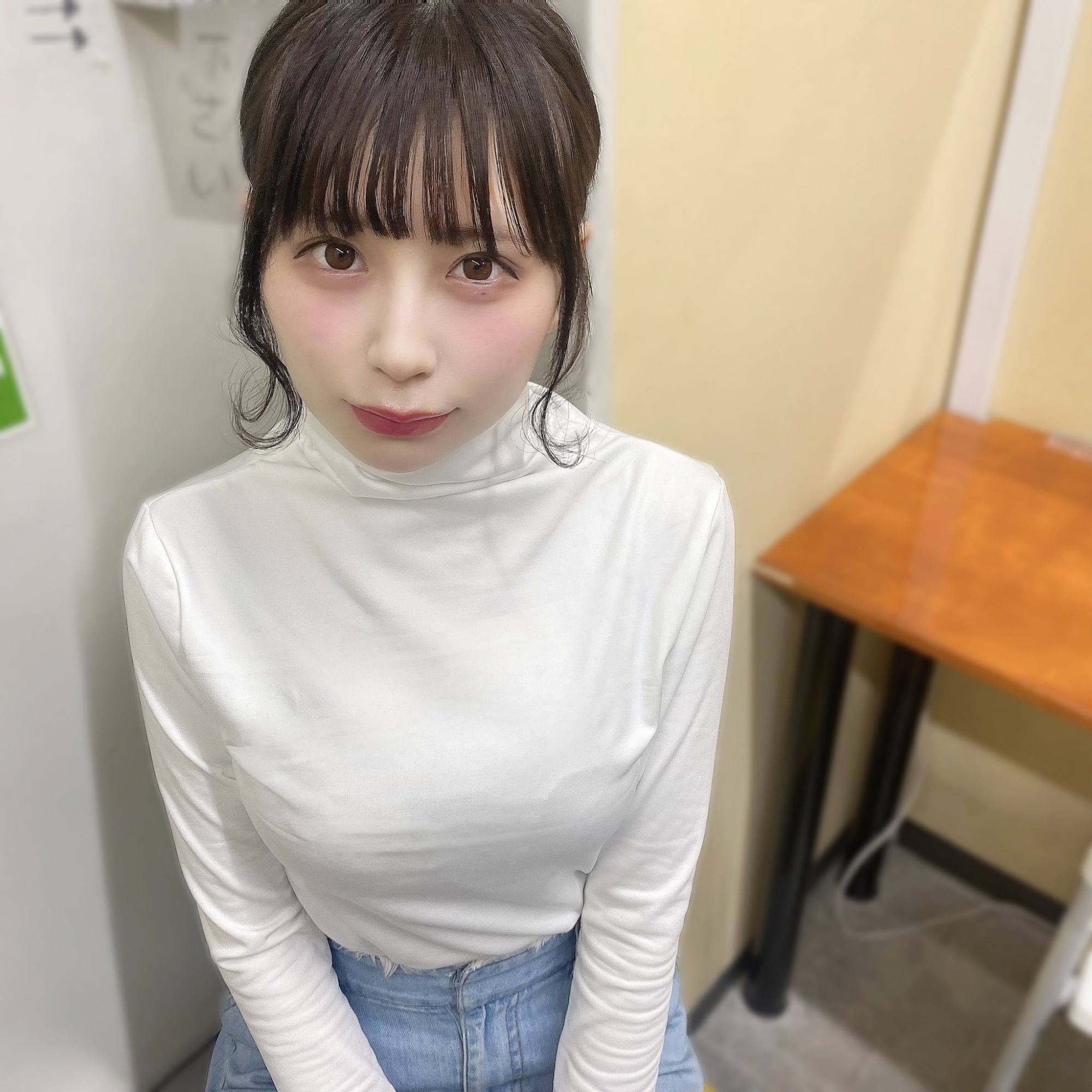 22岁的宫内凛推出第一本写真集 高颜值大获好评