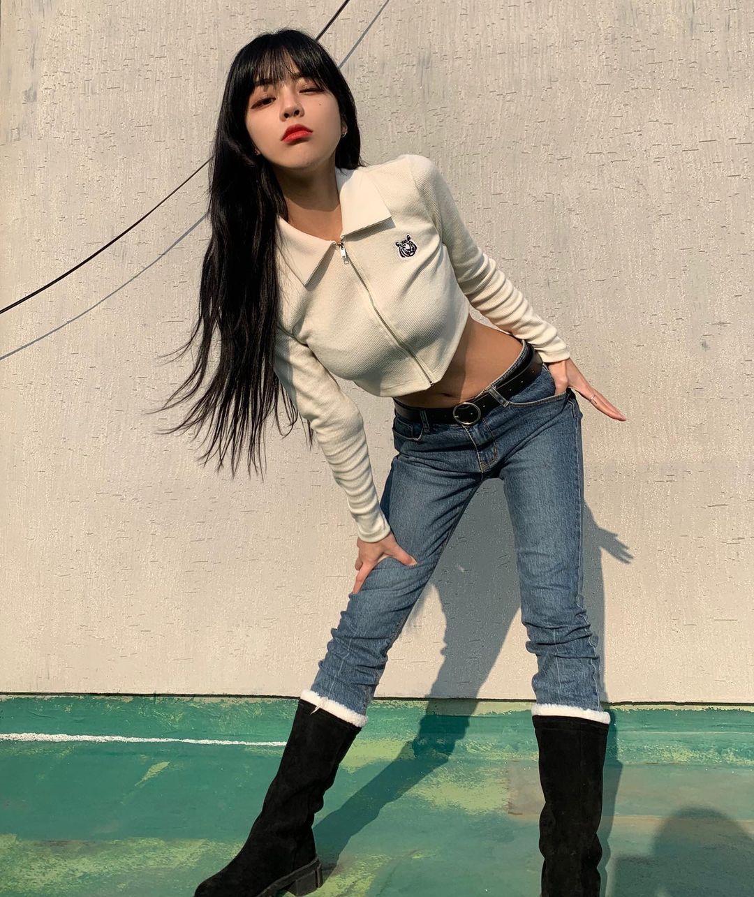 时尚性感路线回头率满分的妹纸HA_YOUNG 