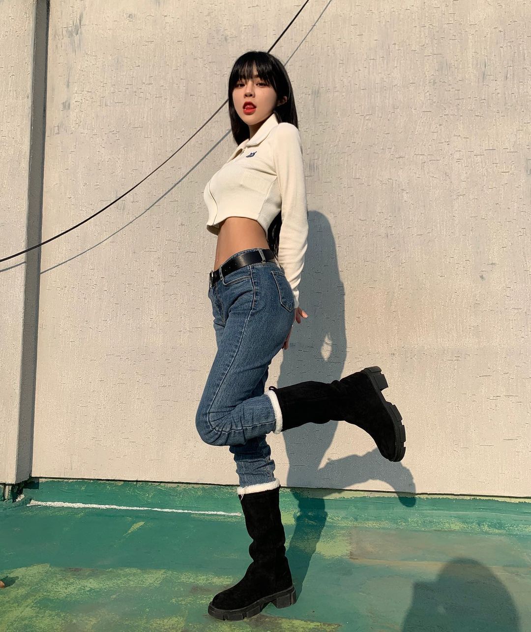 时尚性感路线回头率满分的妹纸HA_YOUNG 