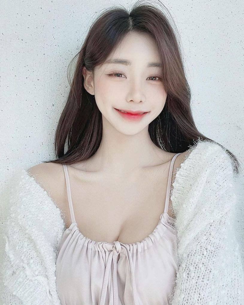 韩国的甜美DJ正妹「VELY」薄纱洋装辣照刺眼~
