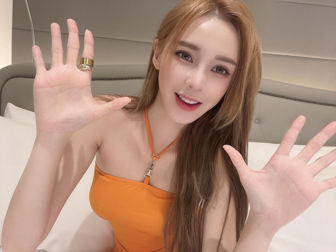 号称性感版Angelababy、大马版Angelababy的知名网美黄诗棋