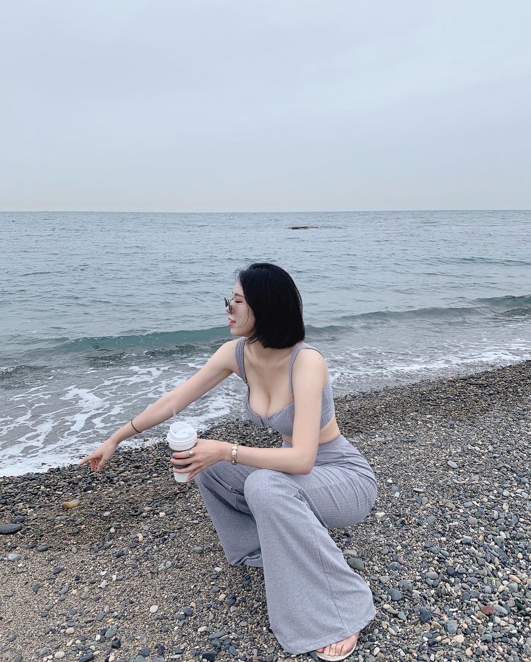 海边遇到这么火辣性感的极品大姊姊