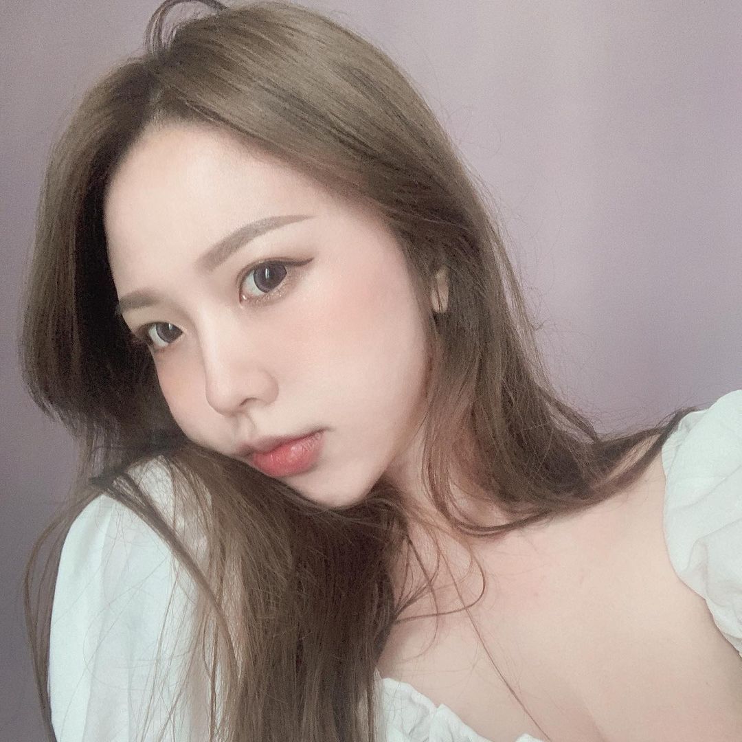 高雄美甲师小姐姐 奈奈 拥有超火辣Ｆ容量
