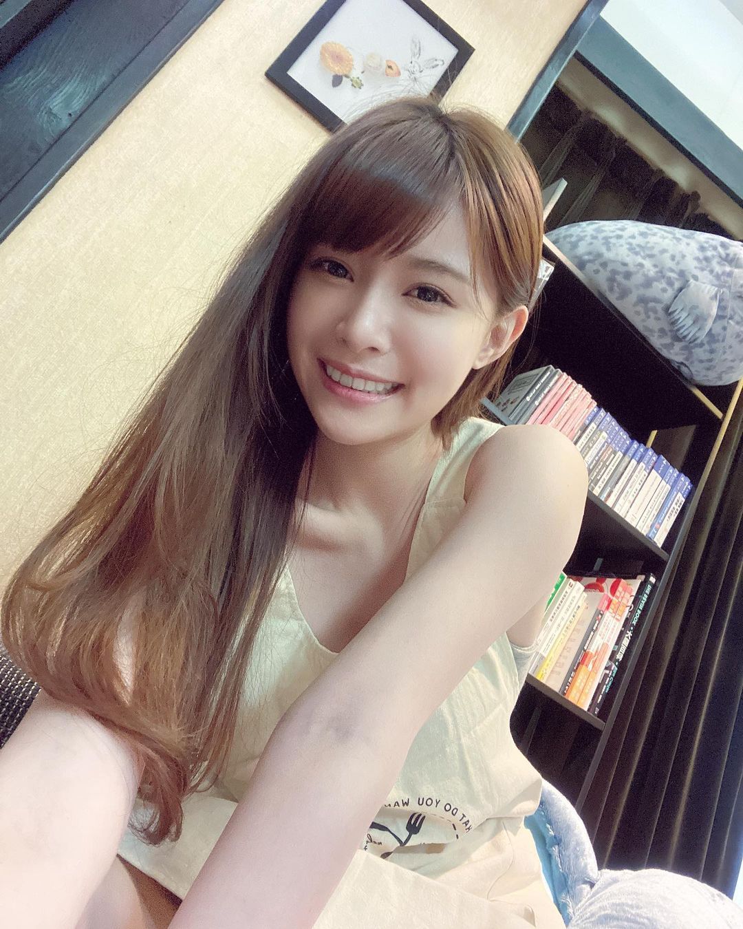 甜美可爱的实况主正妹「Vivi林芝衣」