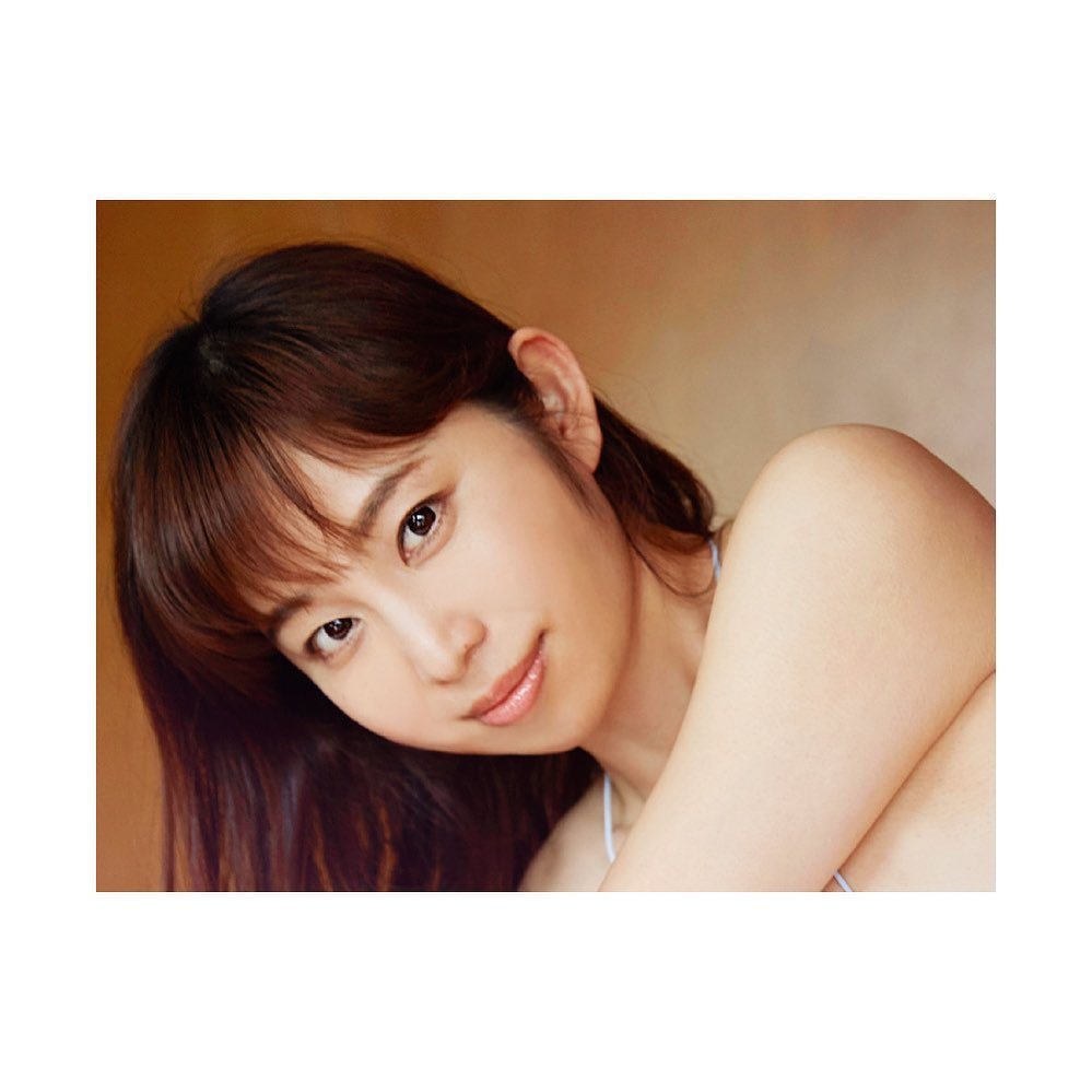 「东北第一女主播」塩地美澄 微笑抿嘴魅惑表情