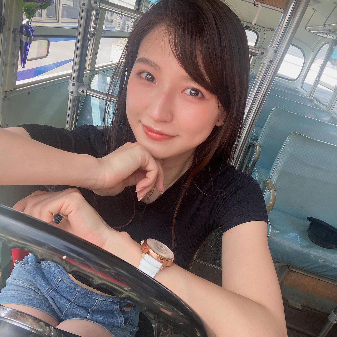 这才是老司机あいみ，甜美的脸蛋配上火辣身材
