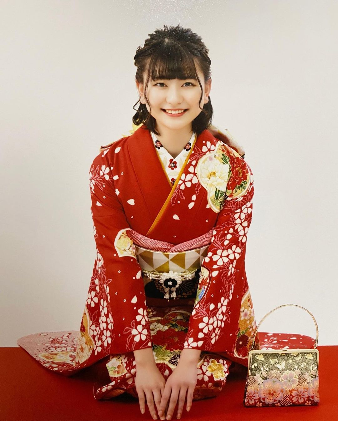 20岁的山田南実 短发美小清新