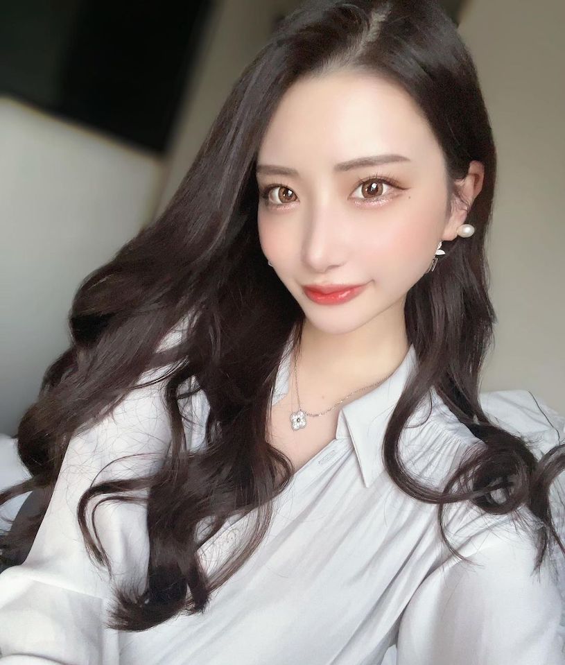 美艳正妹あんちゃん满美很显眼，身材看起来超邪恶～～