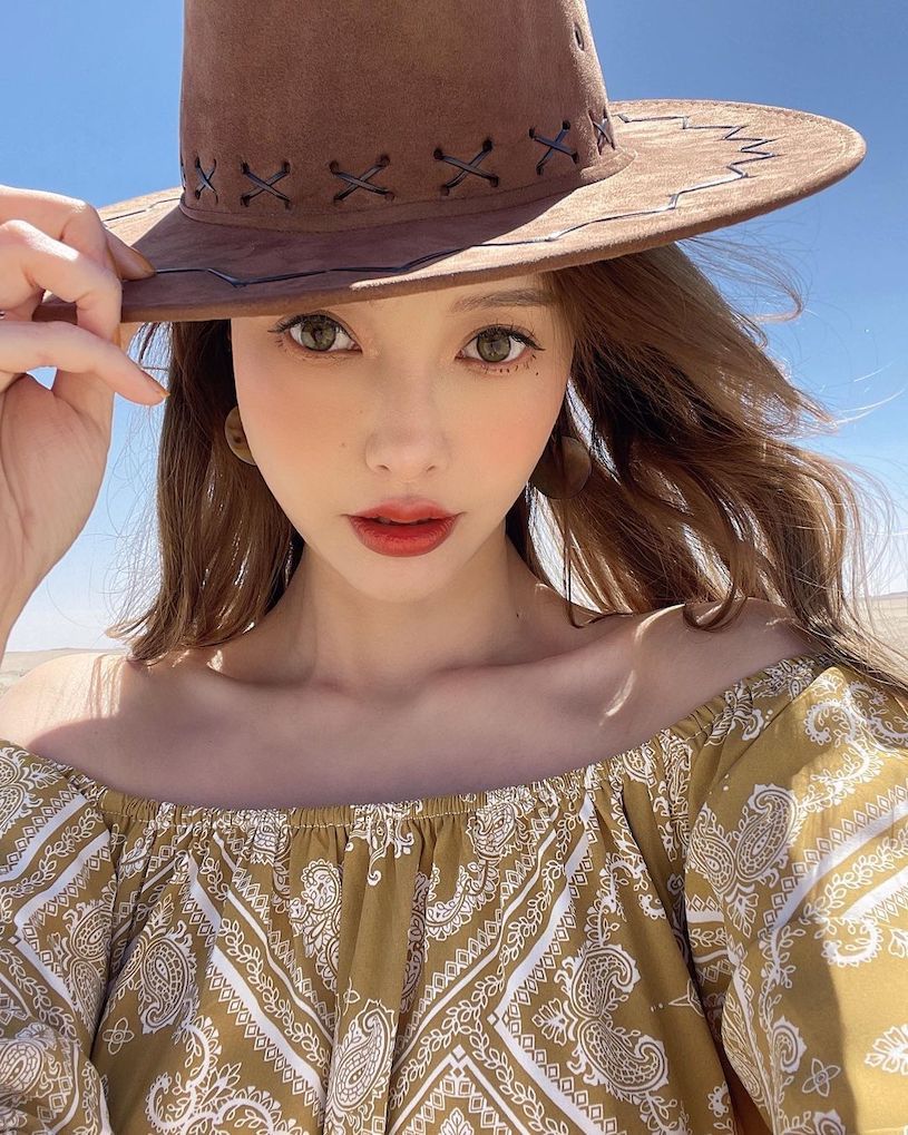 拥有性感的S曲线，脸蛋更是神似大陆女星「Angelababy」