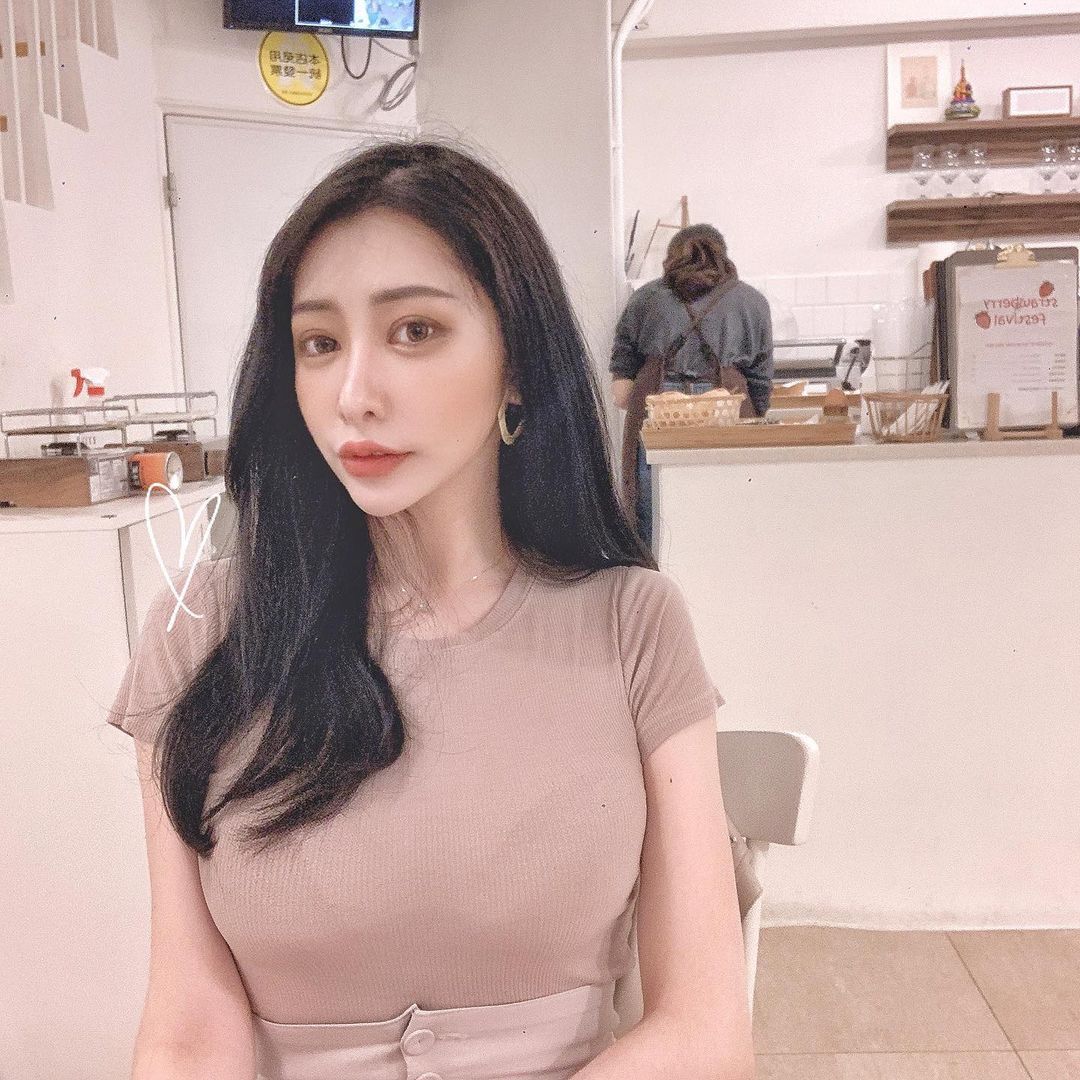JKF女郎「Nini 妮妮」大秀玲珑曲线，迷倒了广大男网友！