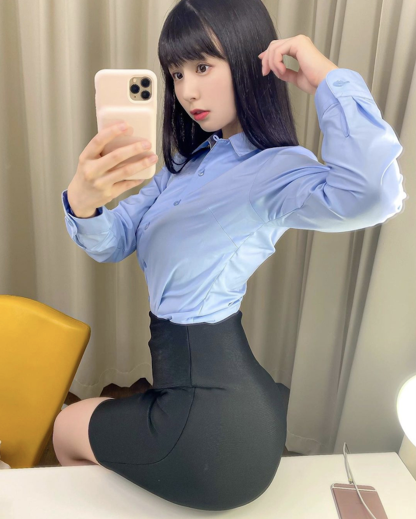 她来了！事业心好强大喔！ 甜美气质魅力十足