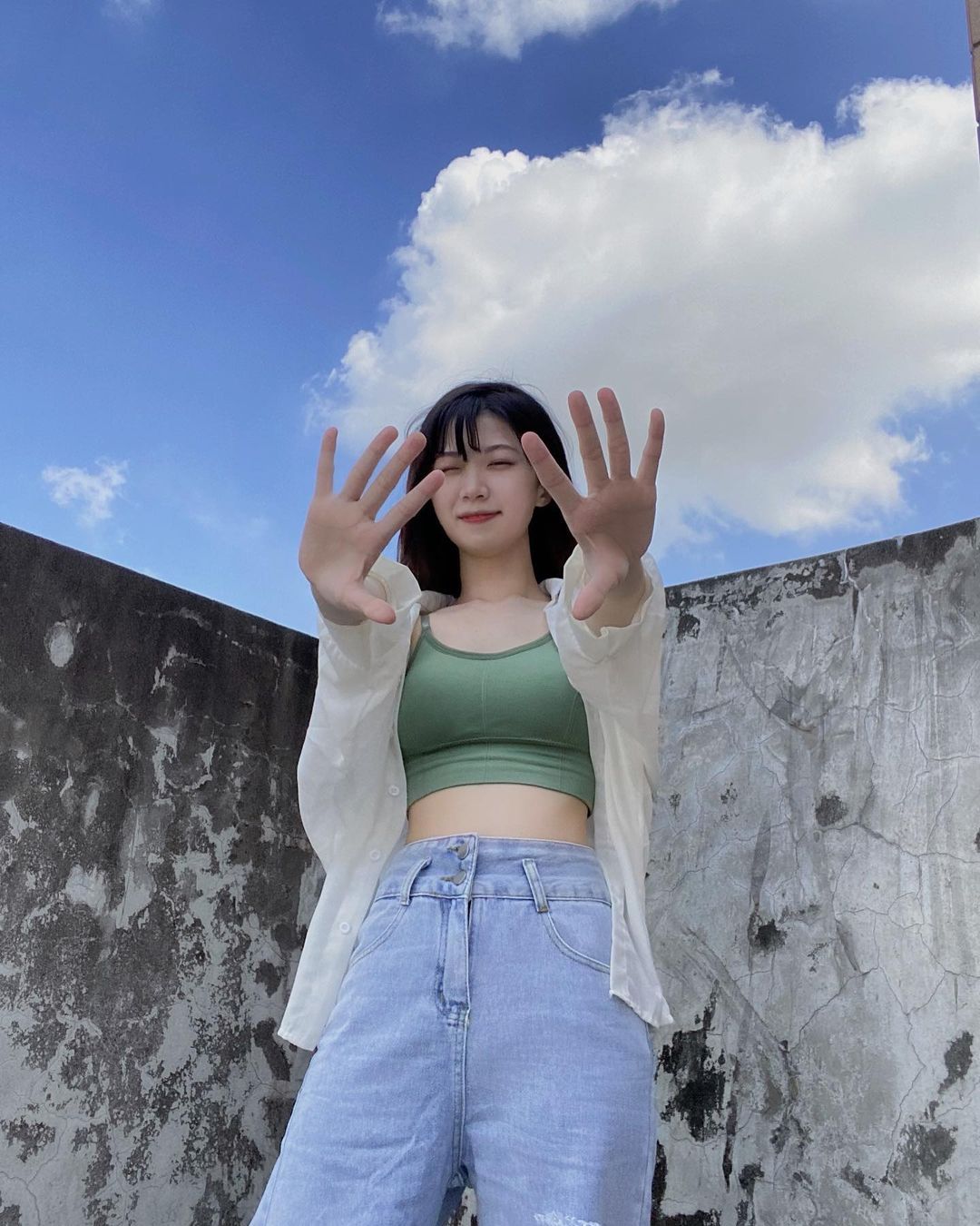 清新甜美的正妹女大生「惟蒨」整个眼冒爱心了！
