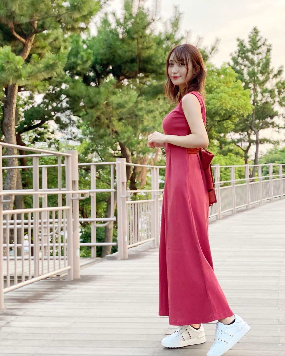 24 岁的日本女星「伊藤爱真」拍写真「性感」不藏了
