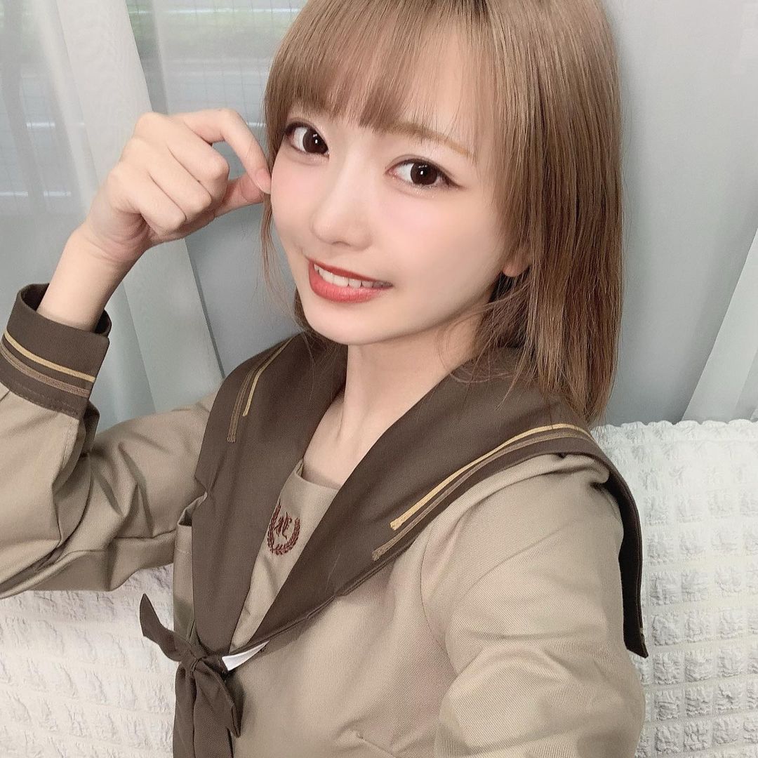 日本女生穿生高中制服就是有种魔力，怦然心动！