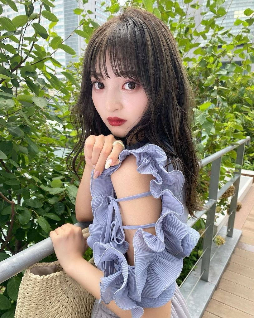 身高161公分的池田有里纱 身穿露背装时，十分性感