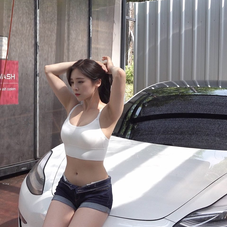 高尔夫球场偶遇无袖紧身针织衫大美女