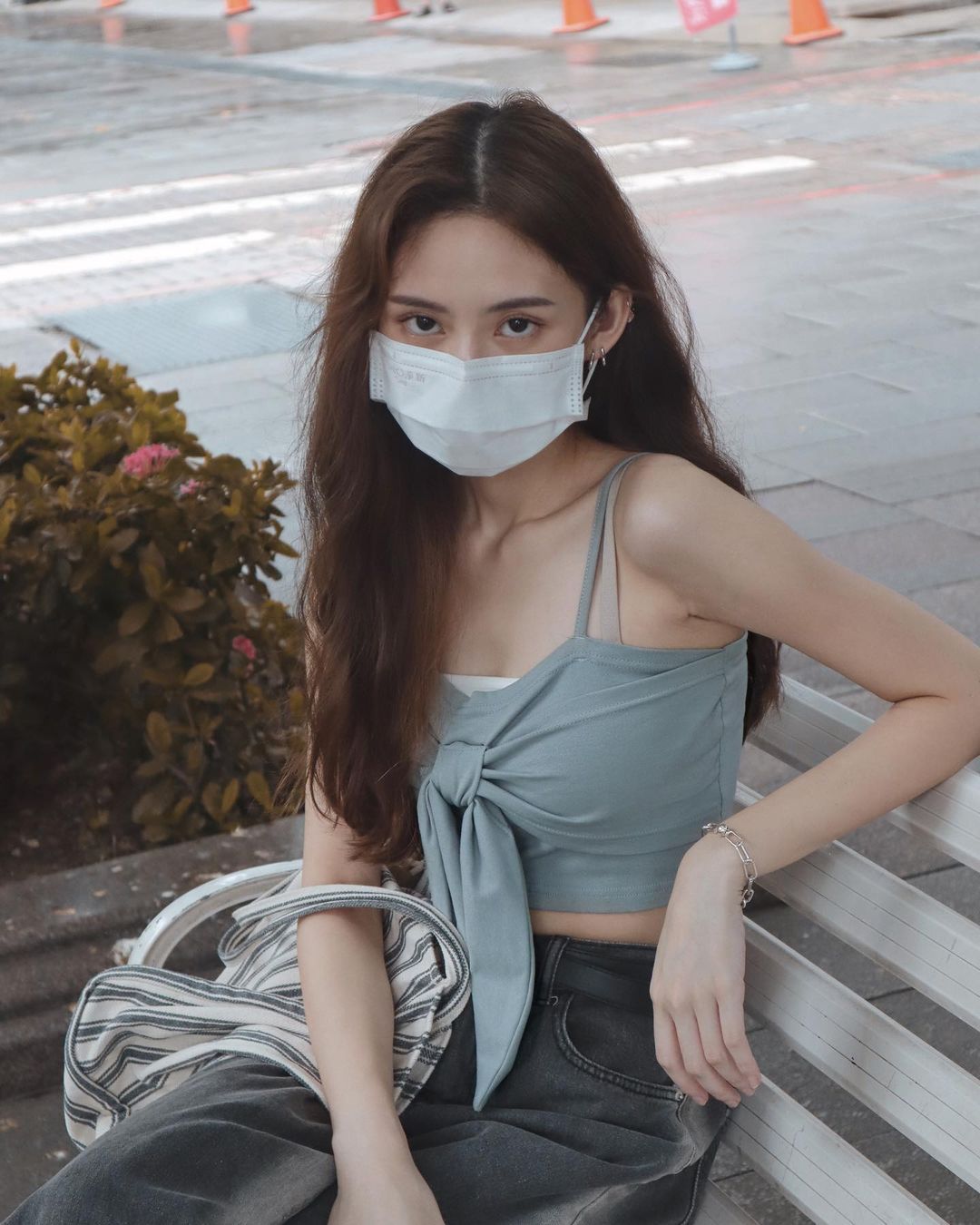 黄珂怡白皙美貌超吸睛，口罩一脱颜值更惊艳！