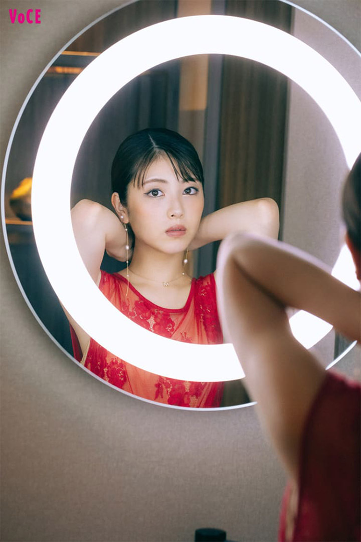 滨边美波首次公开写真集「浜辺美波写真集20」泳装照卖点