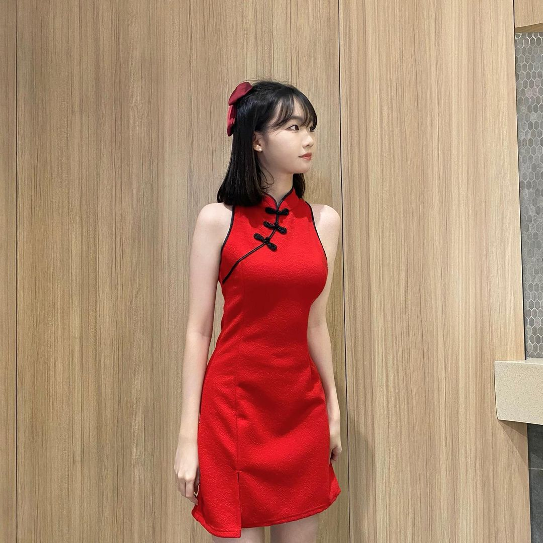 甜美笑容真迷人！天菜颜值满满魅力
