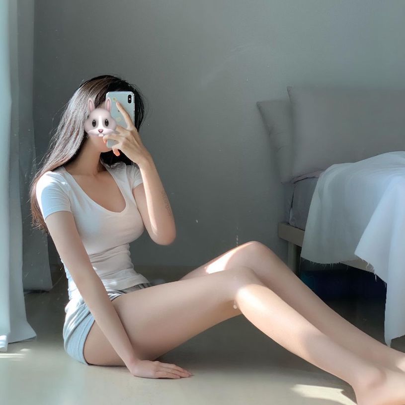 清纯类型「bbangzoa」穿着居家服的性感辣照