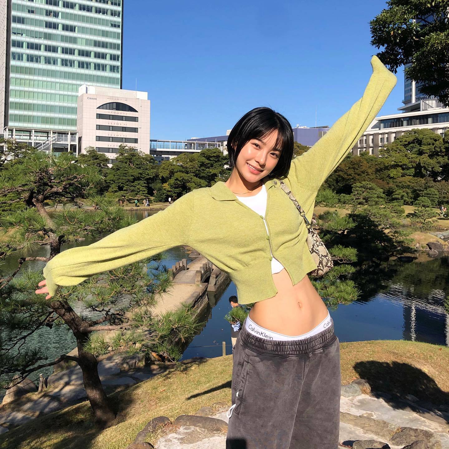 短发妹子新田桃子有性感有可爱「泳装写真」带出夏天的余温！