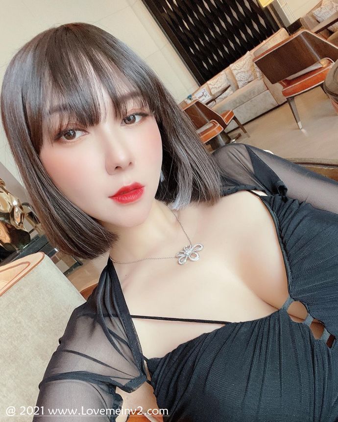 果儿Victoria（松果儿CC、闫雪松）个人资料介绍