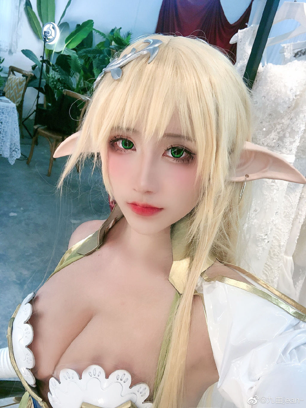 妹子的胸真的是一个神器的东西~