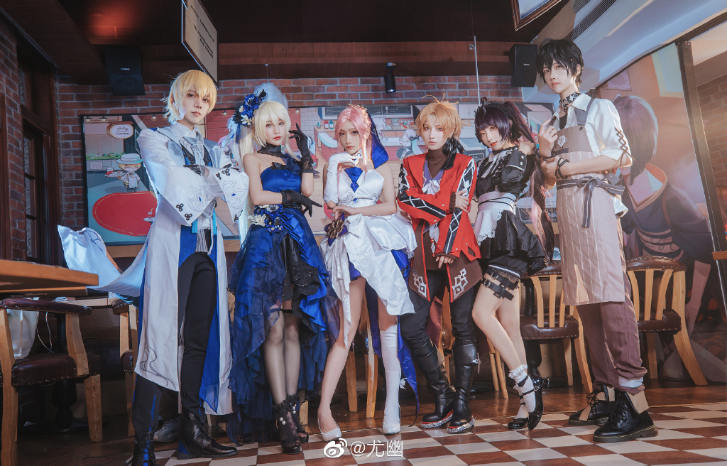 @尤幽 咖啡厅里面的指挥使