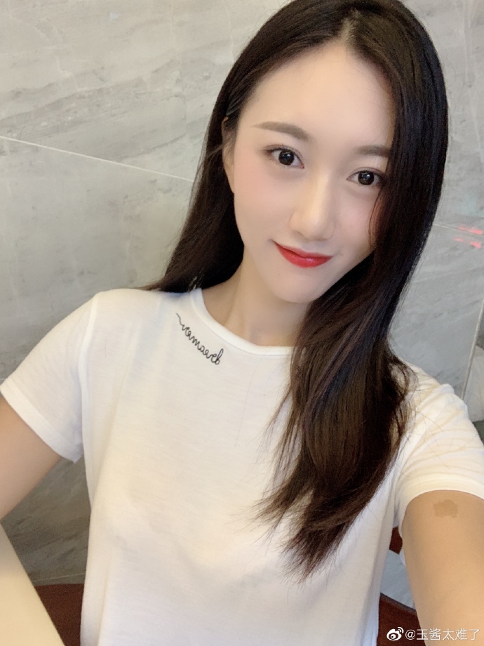 斗鱼大胸妹@小小玉酱(抖玉)办卡火箭福利图包视频[2.9G]