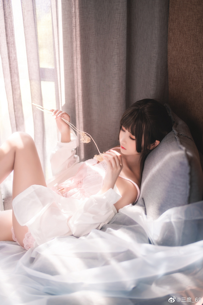 看妹吧微博妹子推荐@三度_69 爱cos的小姐姐！