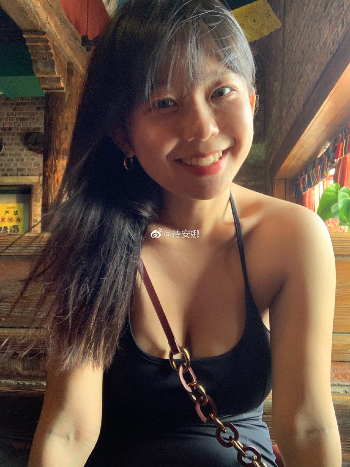 宝藏女孩邻家小妹@待安娜