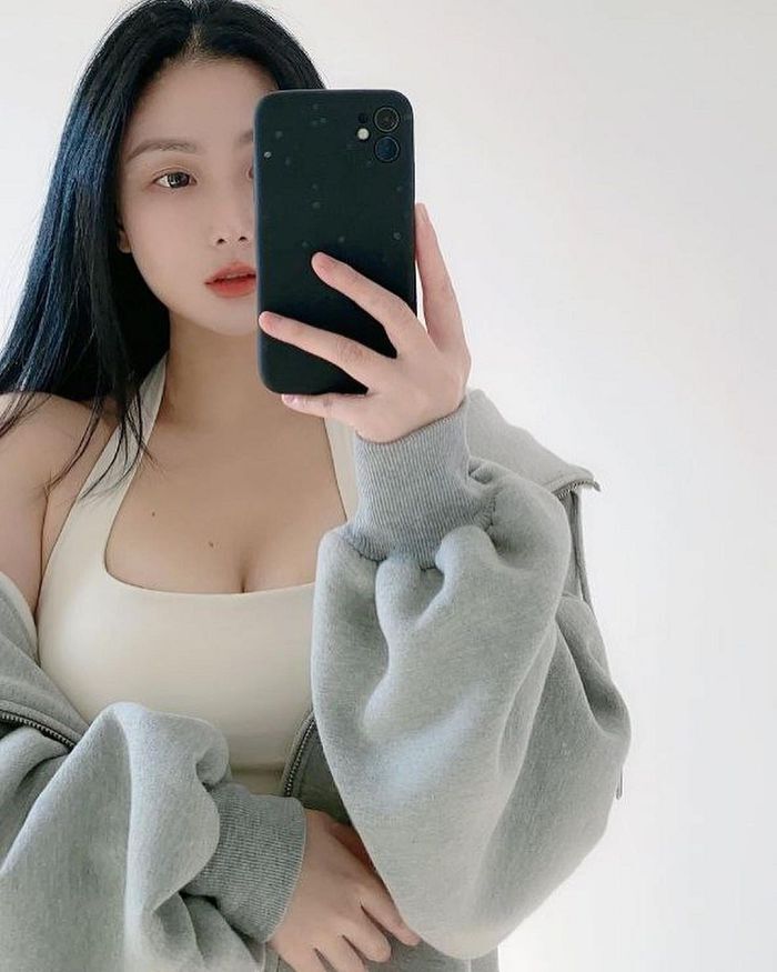 不科学腰臀比例越南妹子「Kathy Linh Che」