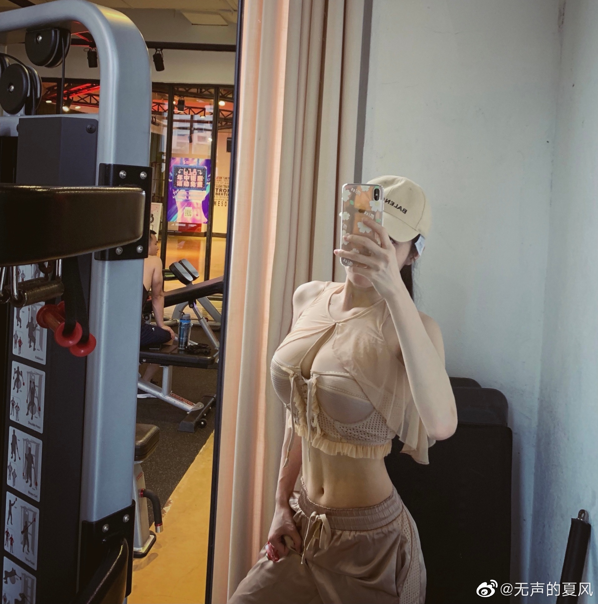 微胖系健身美女的学生少女风