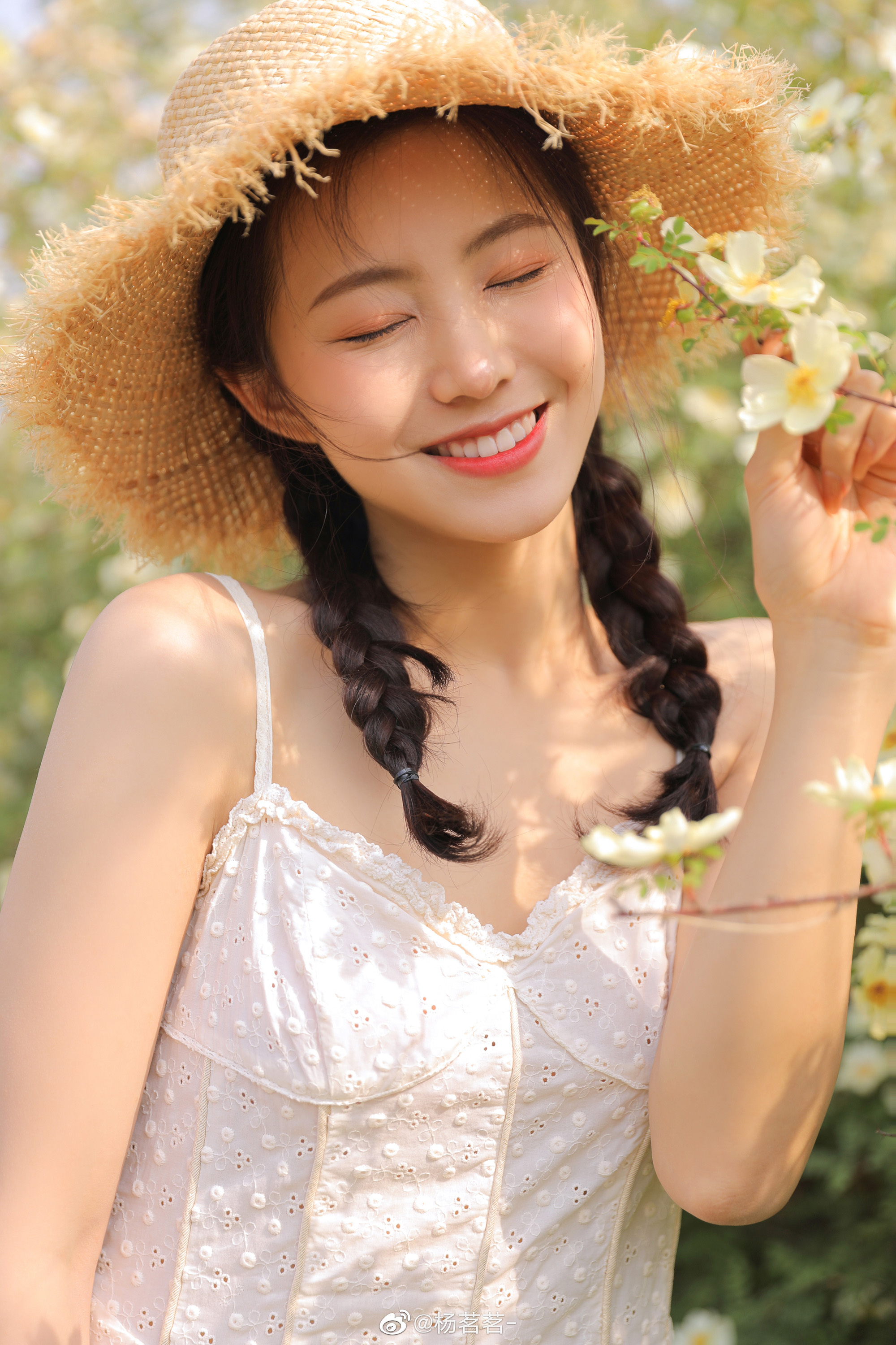 这笑容真甜,吃糖了吧!